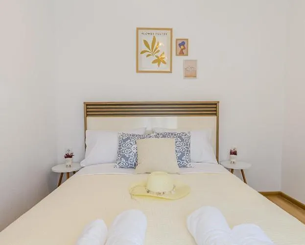 La Maison يميناريا